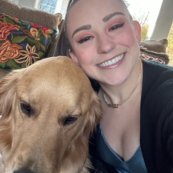 Meet your Posher, Alyssa - Picture 1 of 4